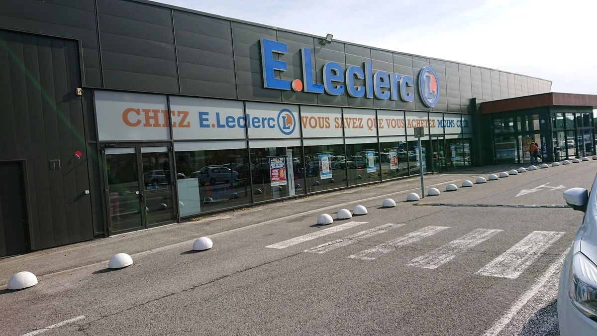 Rélisation de 60m² de vitrine pour le nouveau E-leclerc de castelnaudary